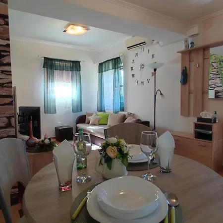 Limonade Ac Agard Elmenyfuerdo Mellett Apartment Gardony